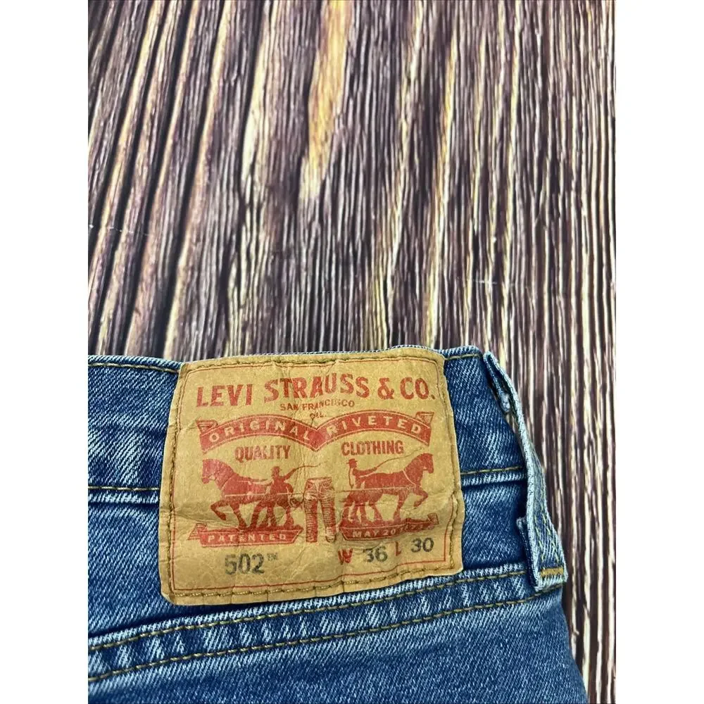 Levis 502 Regular Taper Blue Jeans Mens Size 36x30 (Measures 36x28)
